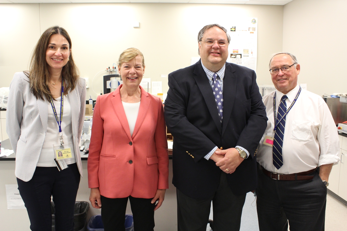 Dr. Lobb, Dr. Toth and Dr. Bedran-Russo with Senator Baldwin
