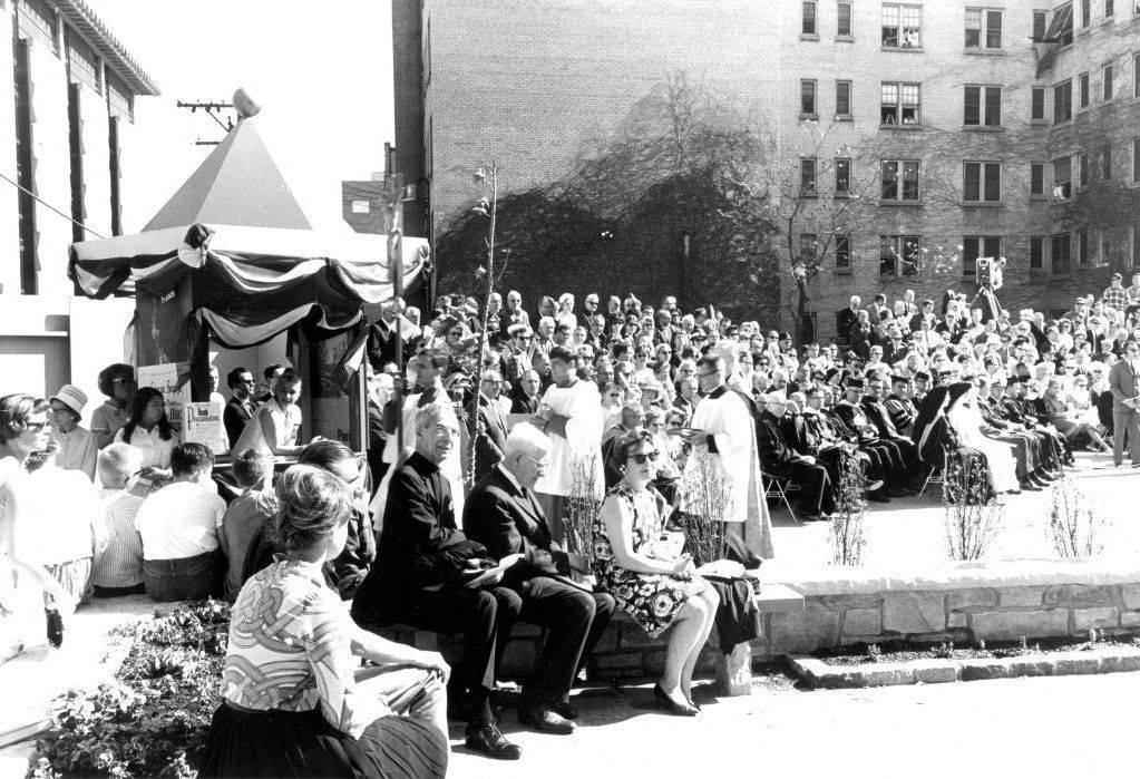 Soldiers carry Joan of Arc as King Charles VII looks on in this scene from the pageant produced by the Marquette Players for the dedication of the St. Joan of Arc Chapel in 1966.