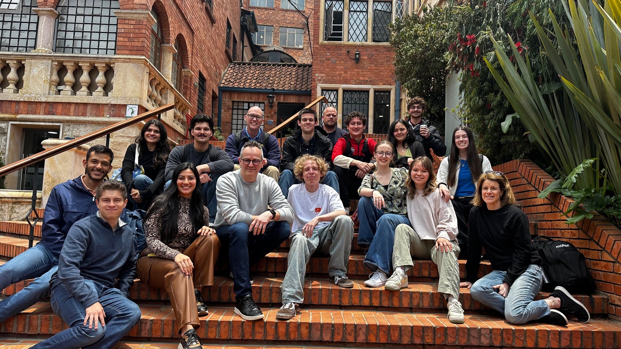 Marquette Supply Chain students pose for group photo during trip to Colombia
