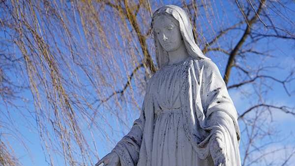 The outdoor Marian Statue