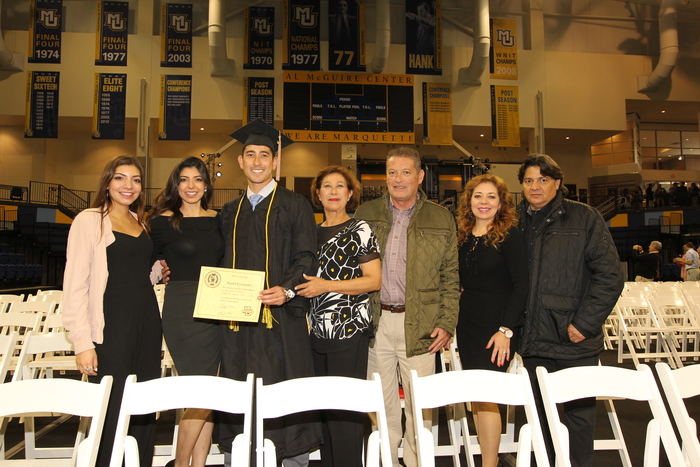 familia en la graduación