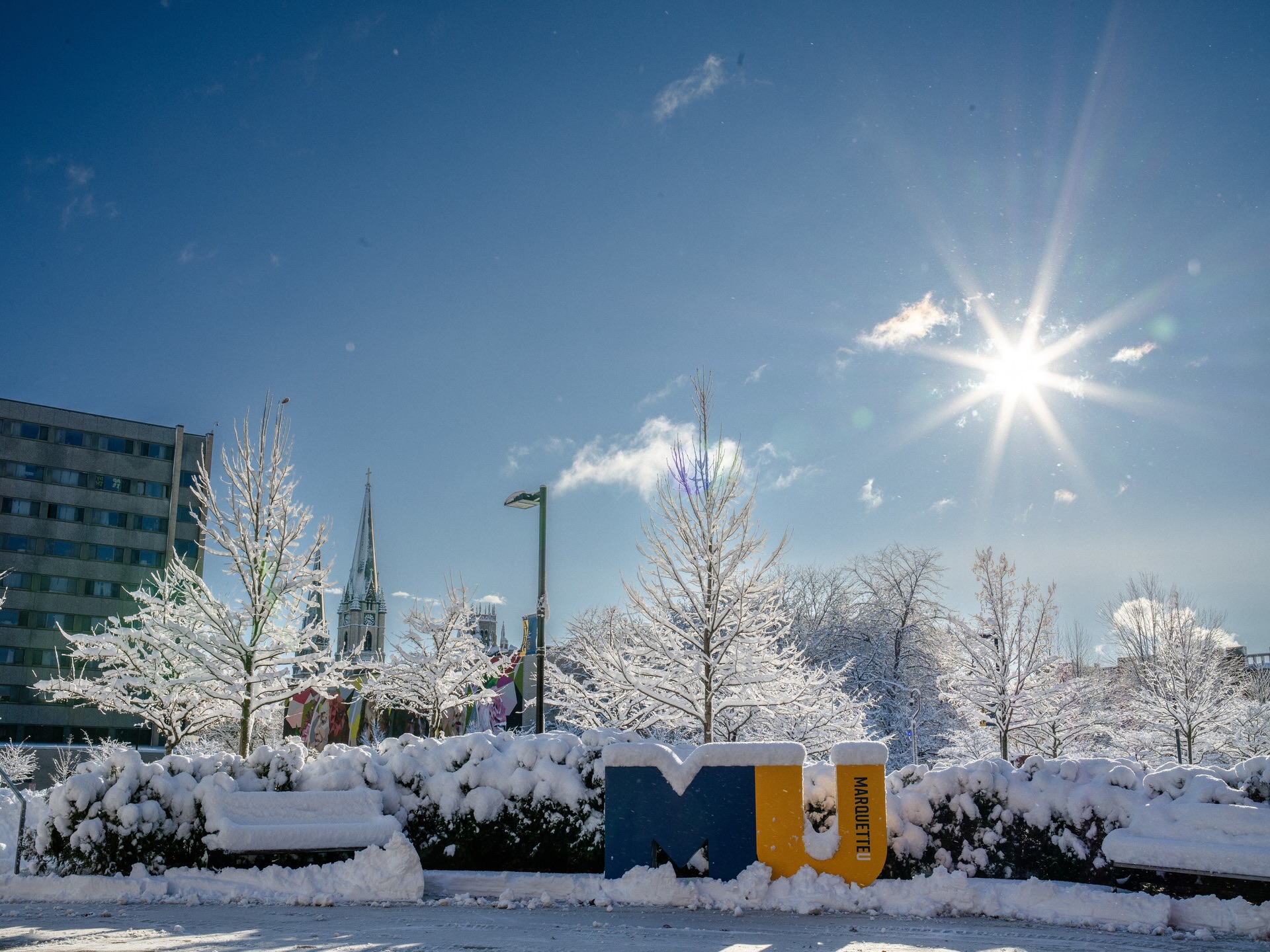 Snow on Marquette's campus outside the Alumni Memorial Union.