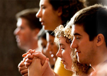 Students praying at Gesu Church