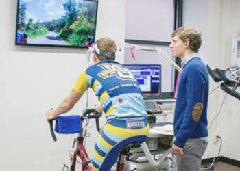 Cyclist connected to a computer biking virtually