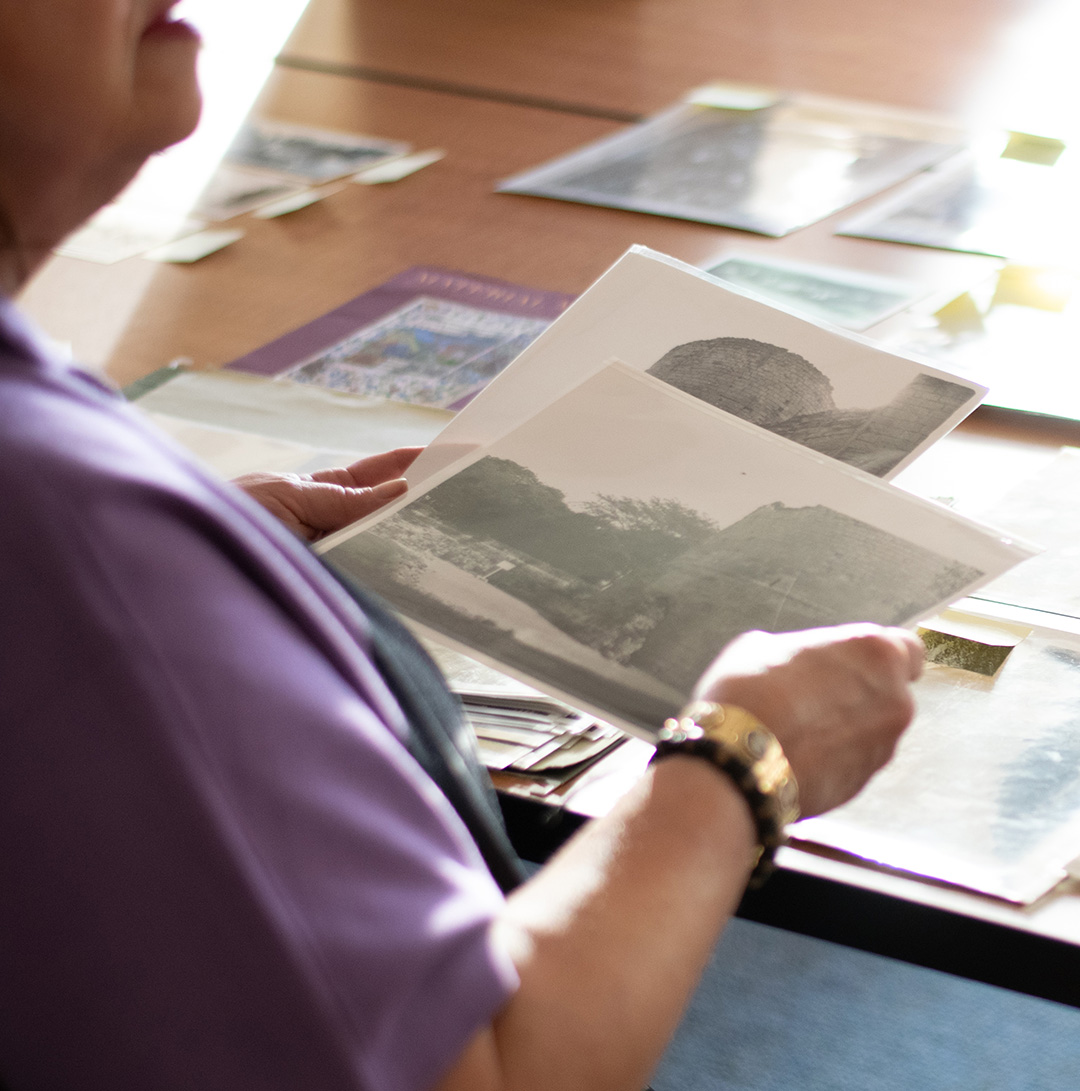 woman looking at photographs of joan of arc chapel