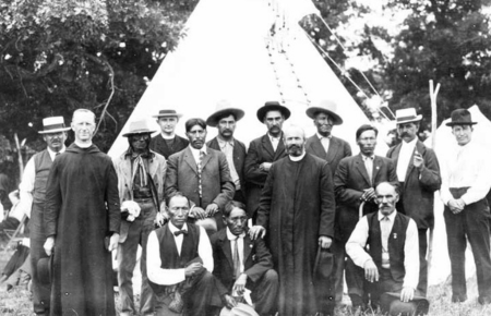 archival photo of participants in the Catholic Sioux Congress in 1916