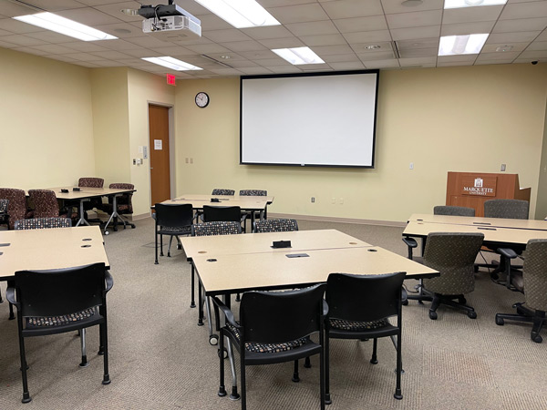 Image of Raynor Large Classroom - room 245