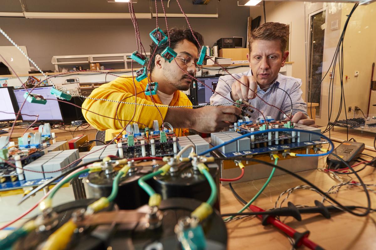 Marquette engineering professor named Young Engineer of the Year by STEM Forward // News Center // Marquette University