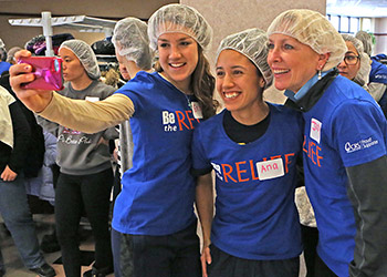Students at a volunteer event