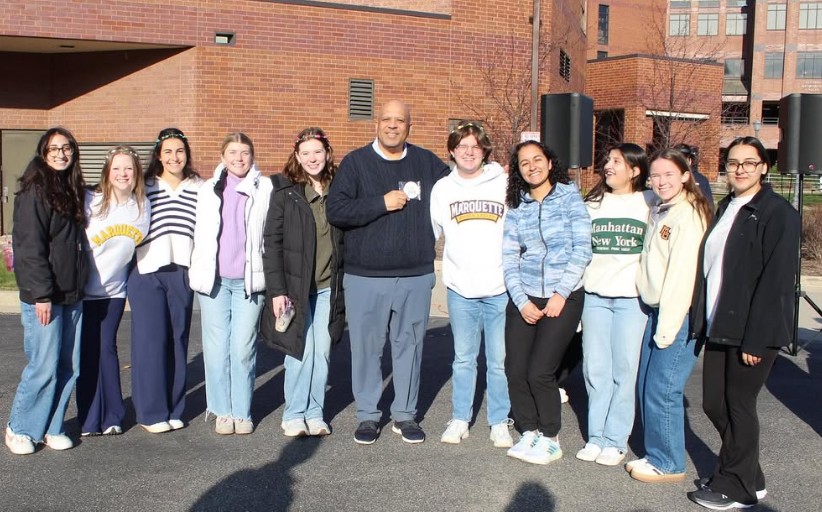 group of students with President Kimo outside of the AMU