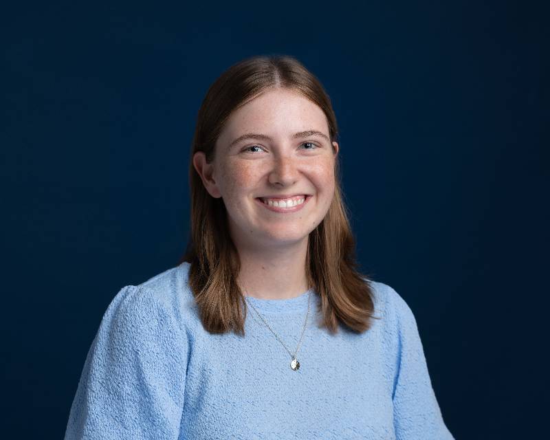 sarah knott headshot