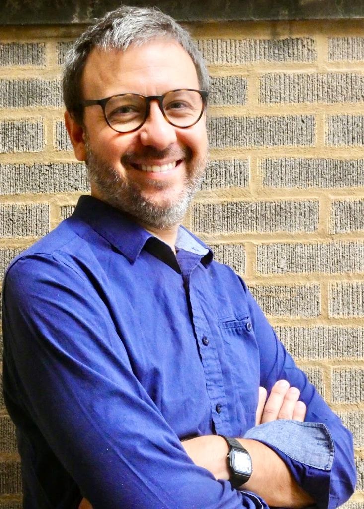 Dr.  Enrique  Alvear Moreno