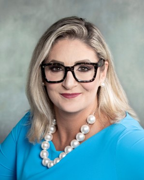 headshot of Maggie Daun